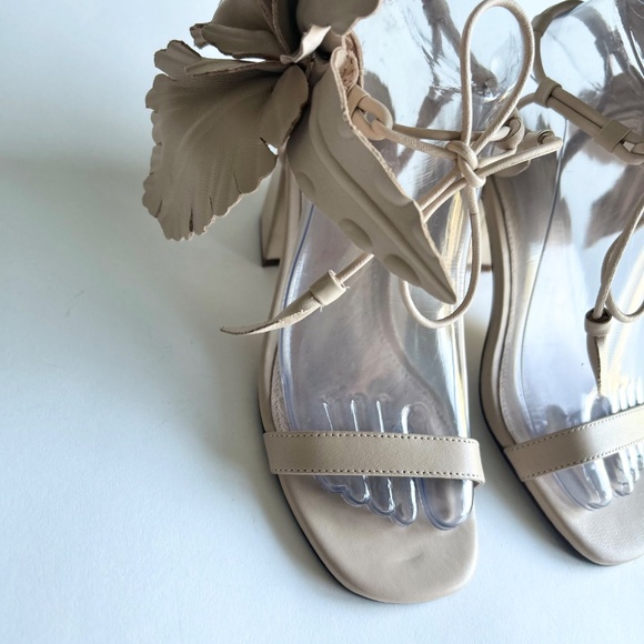 Cecelia Cream Leather Flower Ankle Strap Slingbacks size 6.5 - Picture 6 of 15